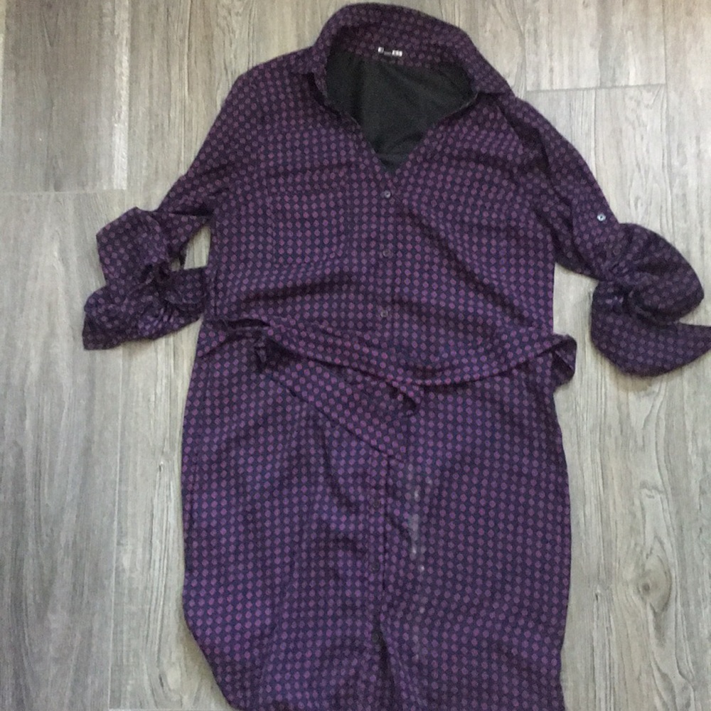 Long sleeve dress. Sleeves can roll up